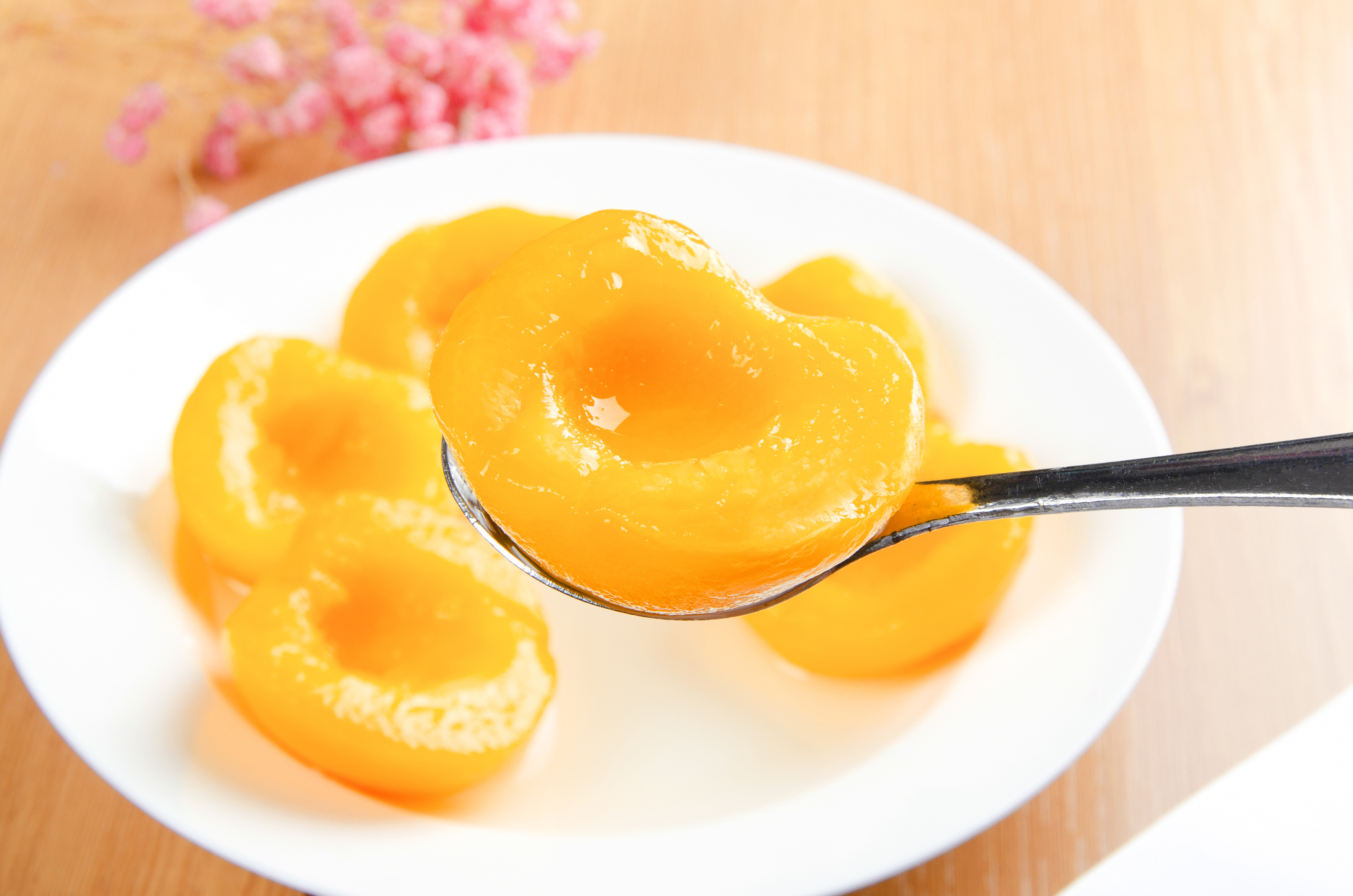 Canned yellow peach